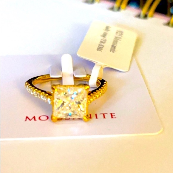 925 Moissanite Brand new Gold and White Engagement Ring with Square Cut … - Picture 1 of 6